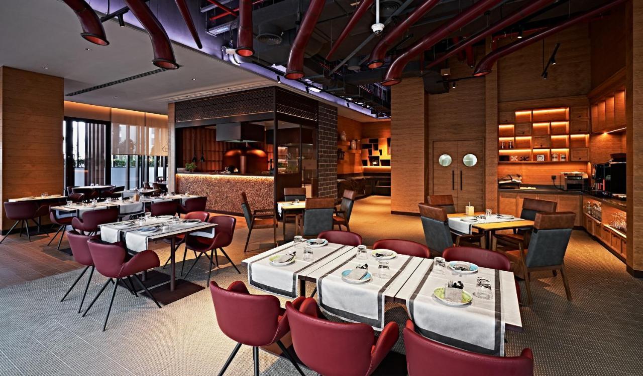 Revier Hotel Дубай Екстериор снимка